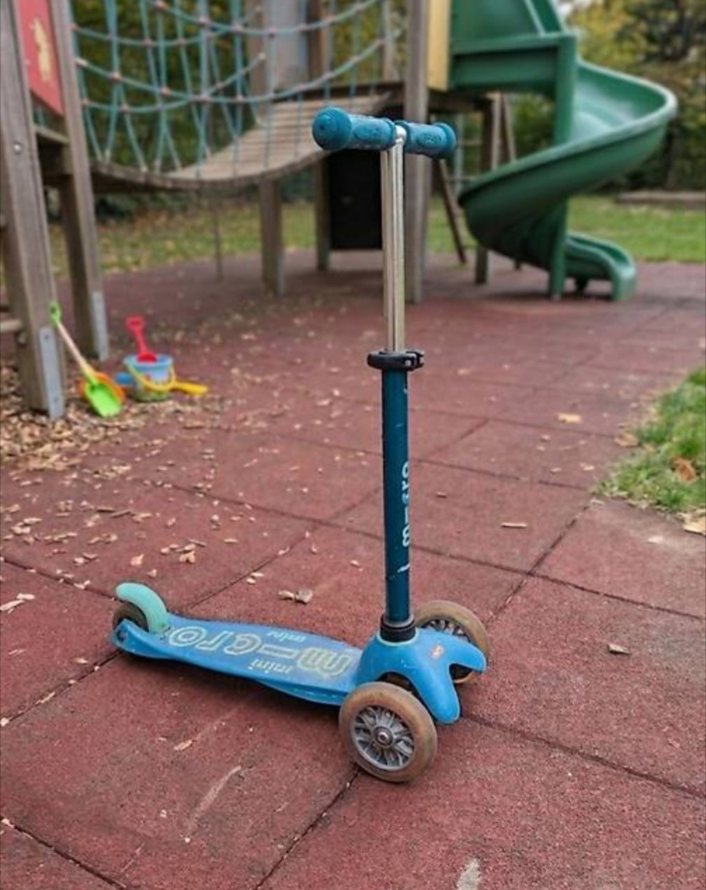 Micro Kickboard: Mini Micro Roller blau mit Sitz gute Zustand – D'occasion à Münchenstein par sve_87sg