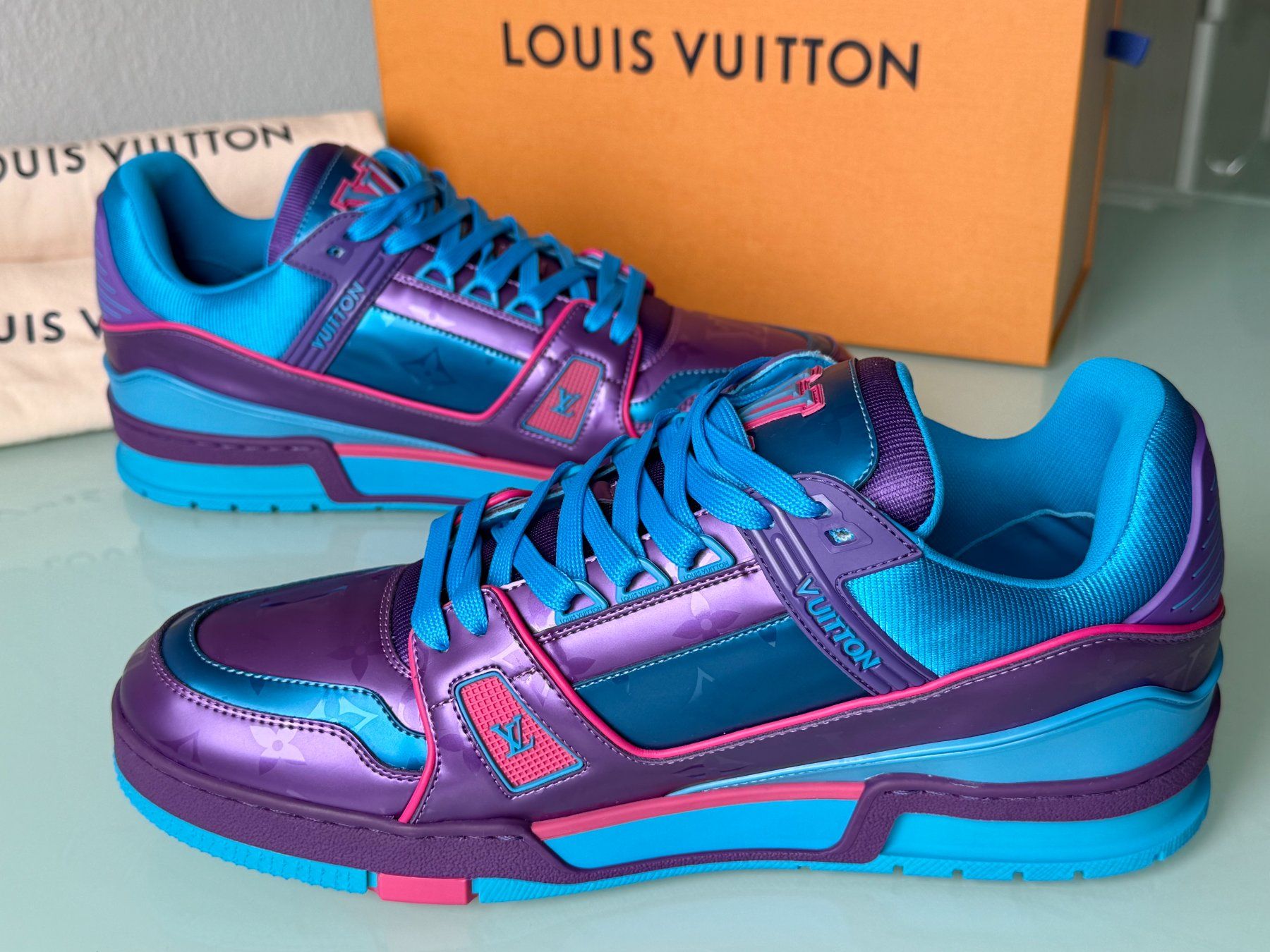 Louis Vuitton Scarpe da uomo: LOUIS VUITTON Lv Trainer Glänzendem Monogram Sneaker 44 NEUE – Nuovo (secondo la descrizione) da Kreuzlingen venduto da kruezbiz 4