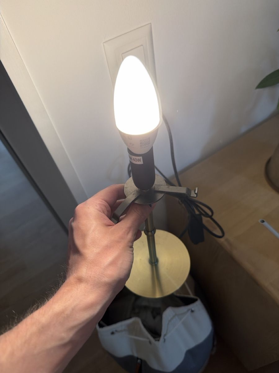 Lampade: Zwei Tischlampen Messing Sockel E14 max 40W mit Schalter – Usato da Zürich venduto da Akihikox3 6