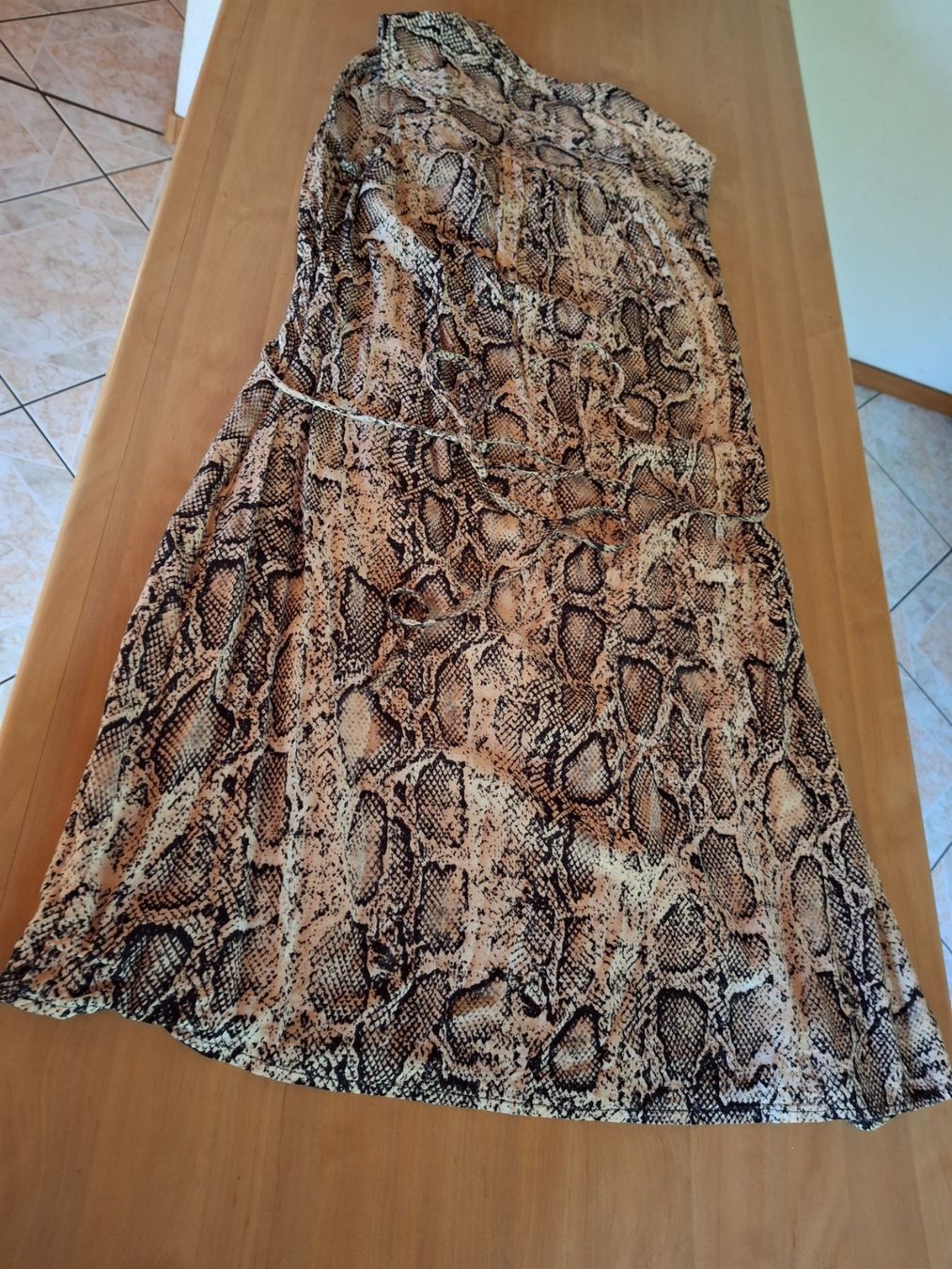C&A Robes: Robe imprimé reptile taille 40 marque C&A – D'occasion à Villiers par san_jn5w 7