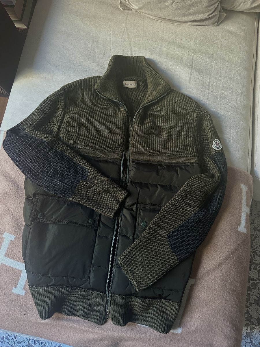Moncler Giacche: Moncler Padded Down Zip Cardigan In Green – Nuovo (secondo la descrizione) da Dättwil AG venduto da lor_wx7h
