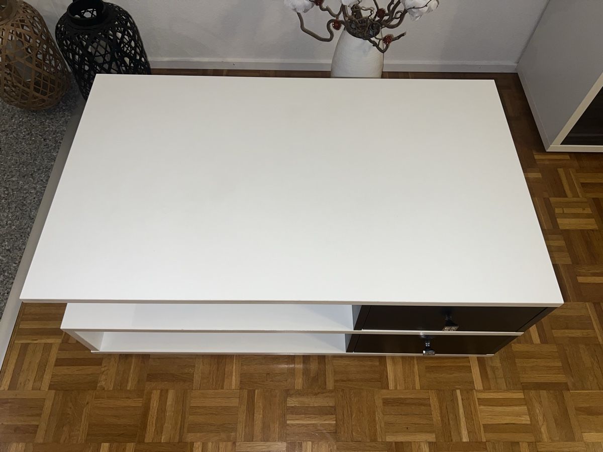 Tavoli: Couchtisch mit Schubladen & Rollen – Usato da Ebikon venduto da Sabrina.mo 2