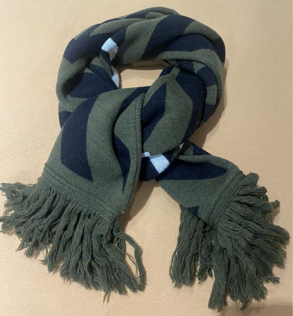Off-White Foulard & Sciarpe: Off-White Schal 🧣 – Usato da Zollikerberg venduto da Jvac2 2