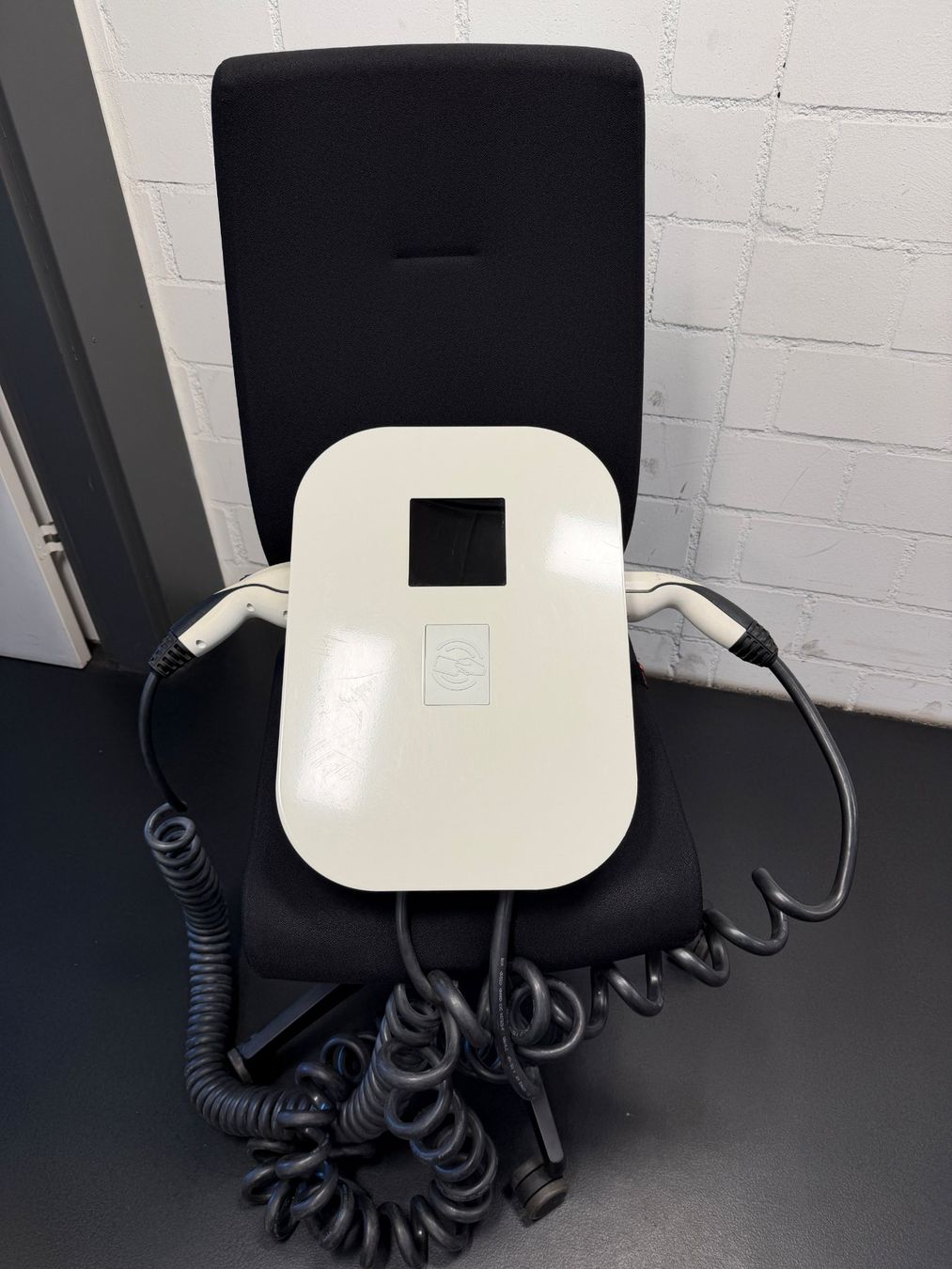 Spine: Cablex Profi-Wallbox / E-Ladestation mit Typ 1 & Typ 2 – Usato da Wettingen venduto da Auto-Center-Kueng