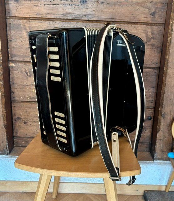Strumenti musicali: Tell Bachenbülach 4 chörig C-Griff – Usato da Frutigen venduto da MoMeJa 2