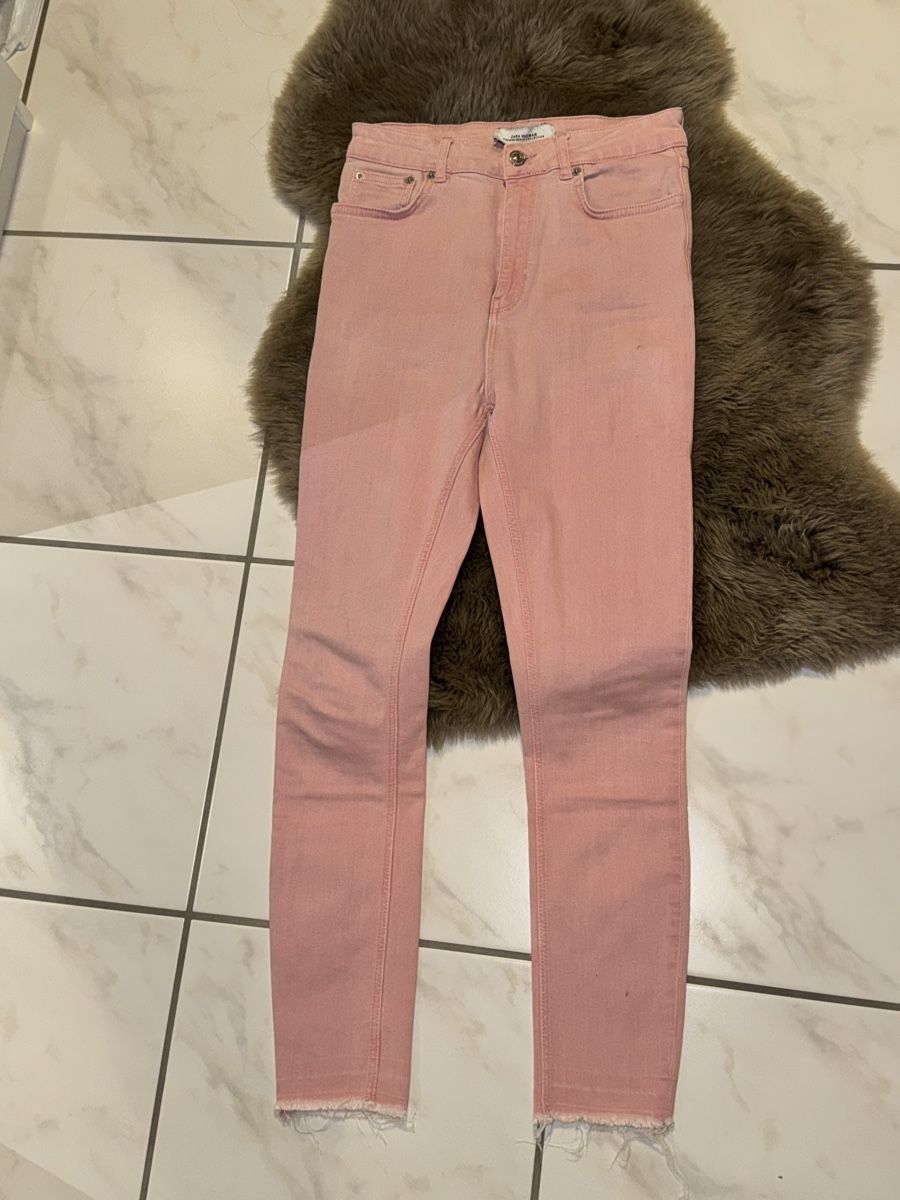 Zara Jeans: Rosa Jeans von ZARA, Grösse 38 – Nuovo (secondo la descrizione) da Utzenstorf venduto da ana.hh