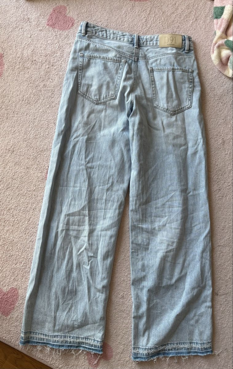Stradivarius Jeans: Jeans Damen hellblau weit Bein Grösse 38 neu – Nuovo (secondo la descrizione) da Langenthal venduto da hih_sfd7 2