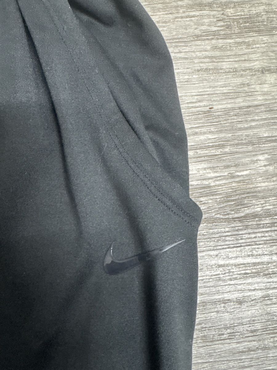 Nike Pantaloni: Jogging Nike taille S – Usato da Montreux venduto da luc_w7cx 1