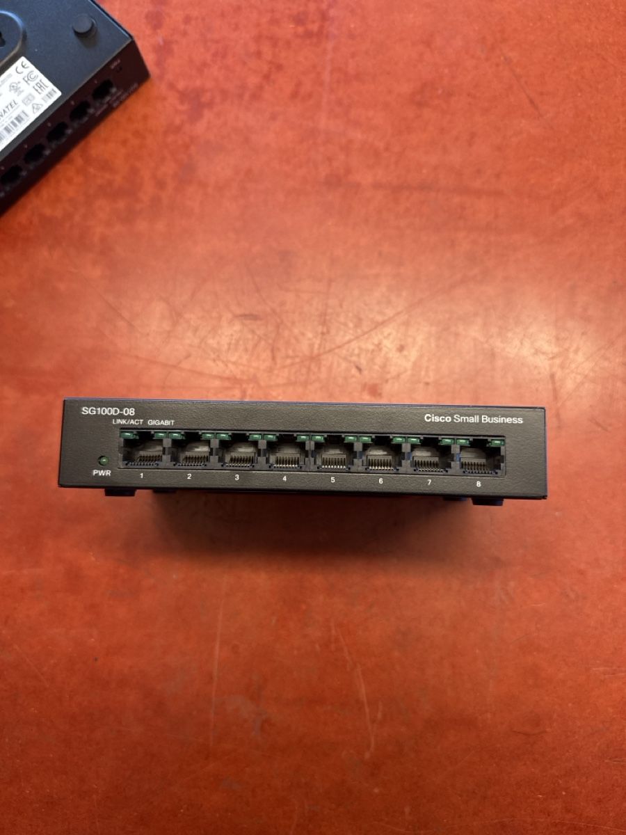 Cisco Hub & Switch: Cisco SG100D-08 V2 Gigabit Desktop Switch - Excellent! – Usato da Gebenstorf venduto da Jay.link 1