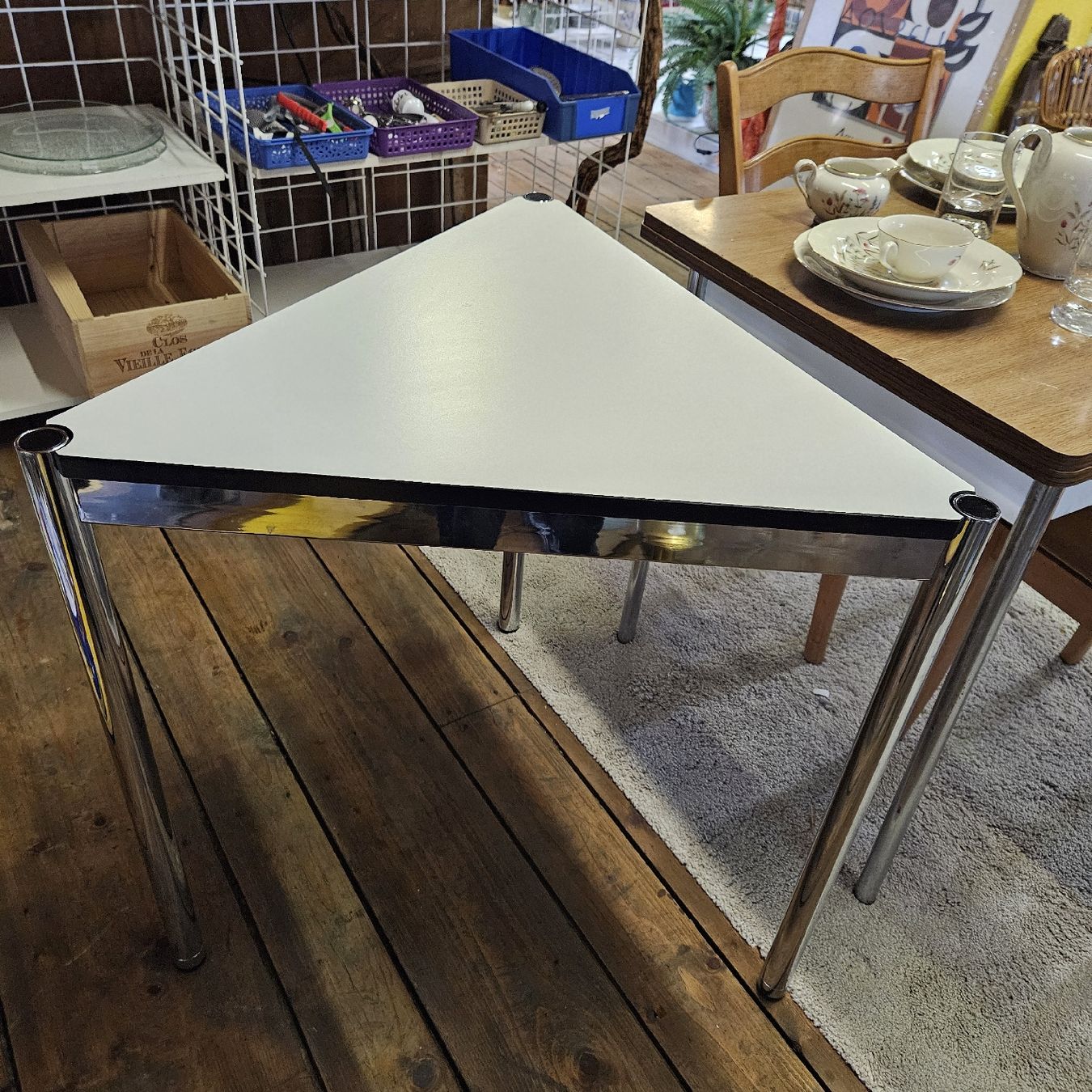 USM Scrivanie: USM Haller Dreieck Tisch – Usato da Villmergen venduto da bubblevintage 2