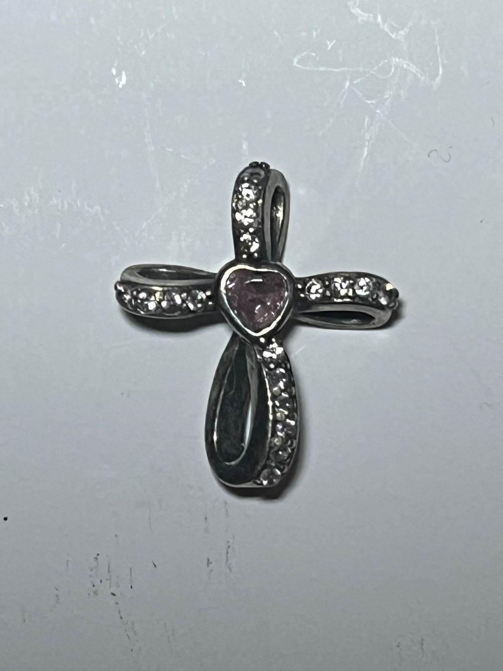 Anhänger: Kreuz Anhänger mit rosa Herz – Gebraucht aus Bremgarten b. Bern von barny2