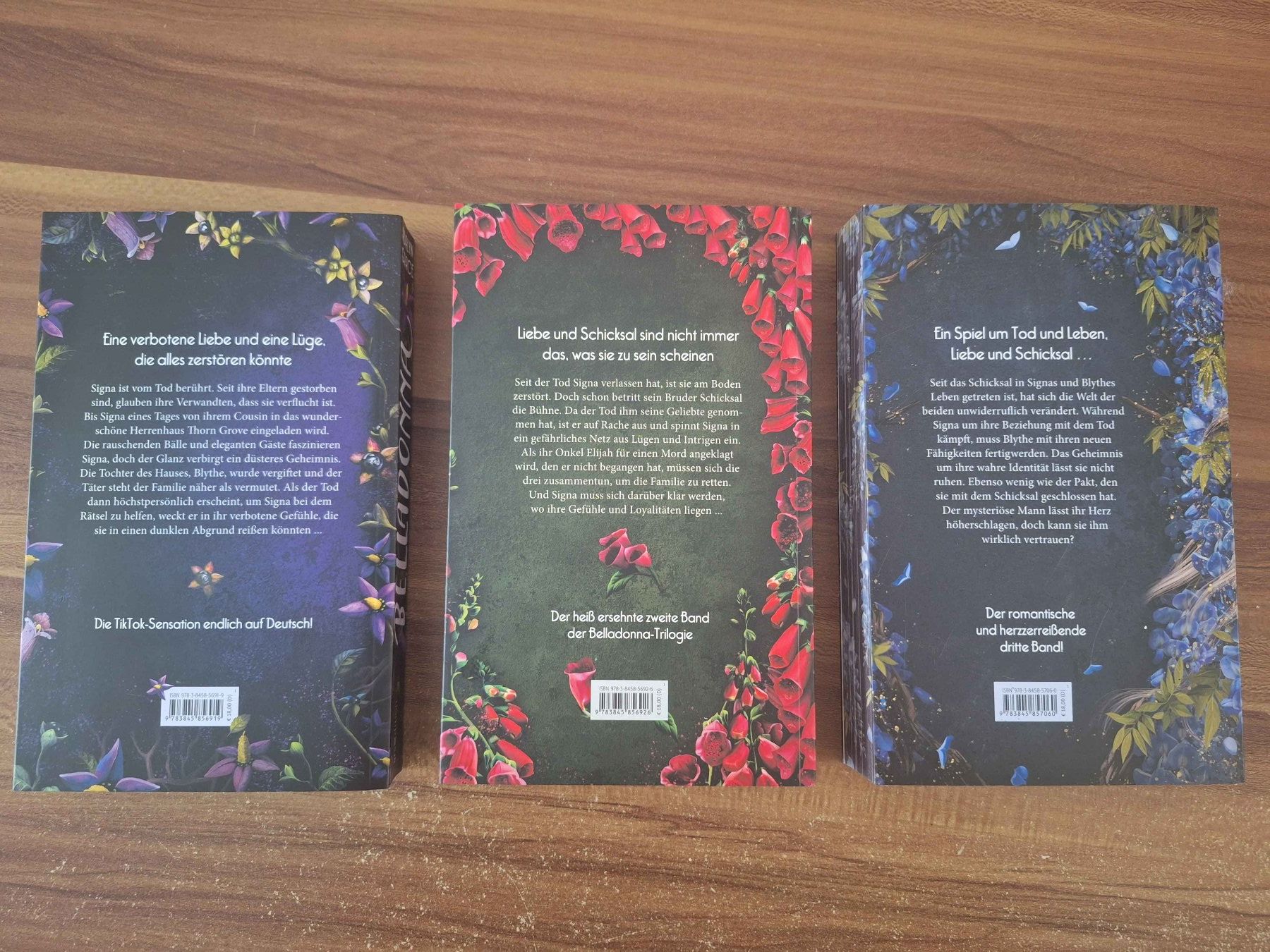 Bücher: Belladonna Trilogie mit Farbschnitt – Gebraucht aus Grenchen von LadyCalis 3