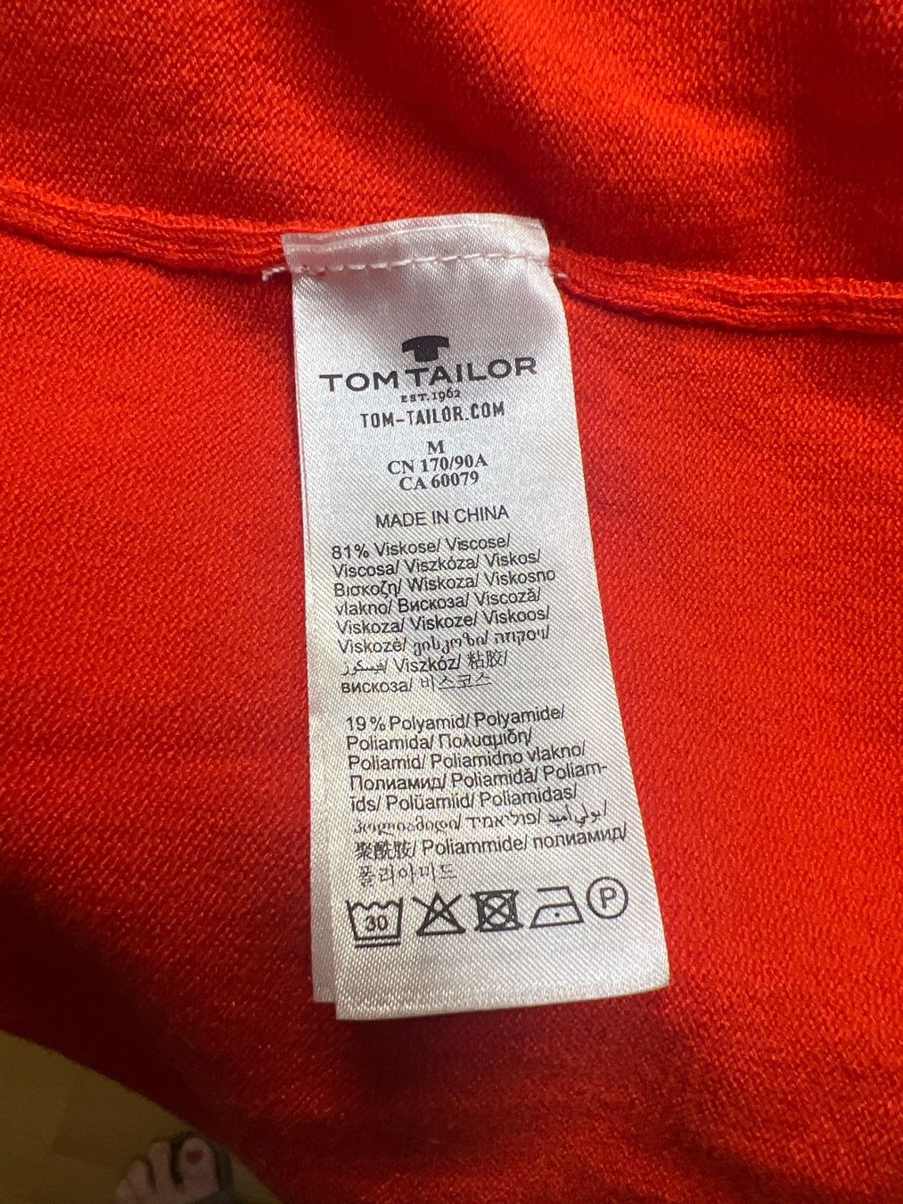 Tom Tailor Pulls & Sweat-shirts: Schöner Tom Tailor Pullover M mit passendm Tuch – Neuf (Voir description) à Maienfeld par 8796 6