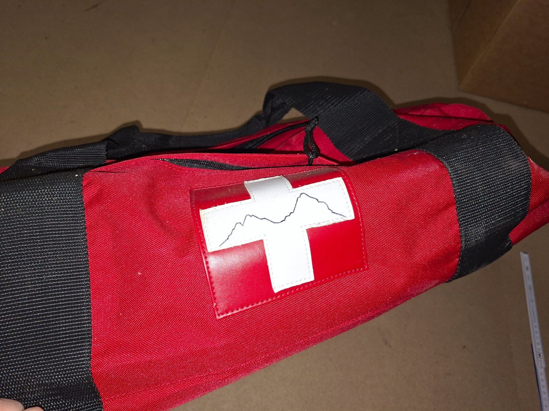 Borse: Rote Reisetasche mit Rollen und Schweizer Kreuz – Usato da Schwyz venduto da benno92 3