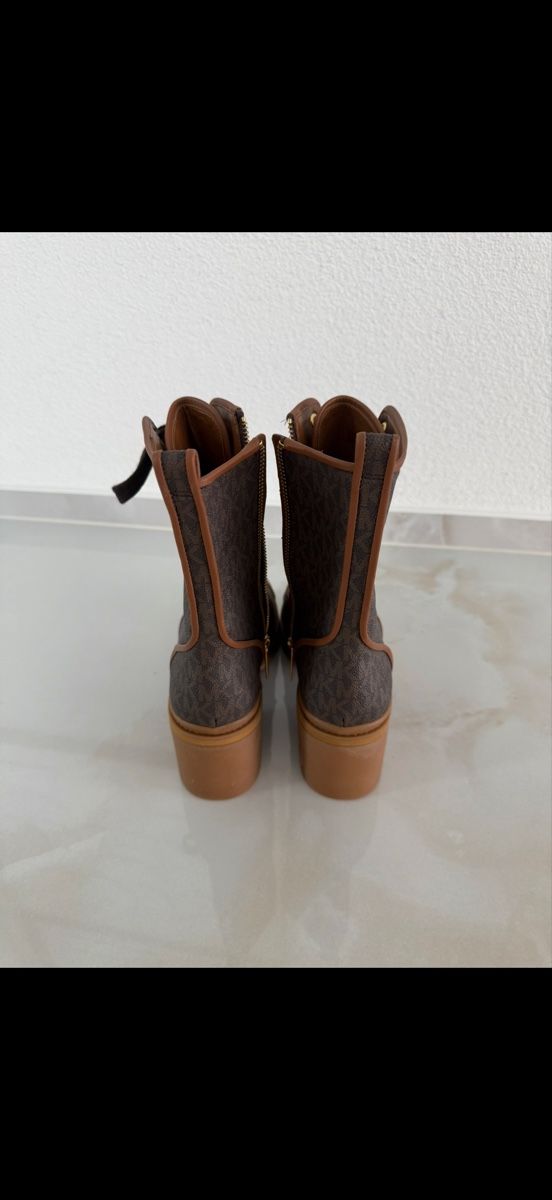 Michael Kors Chaussures femmes: Michael Kors Stiefeletten  – D'occasion à Buchs AG par Maison_Djana_ 3
