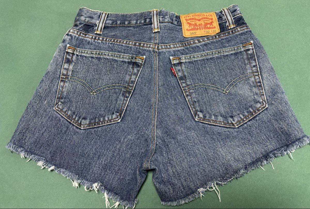 Levi's Jeans: Levi's Jeans-Shorts, Grösse 30  – D'occasion à Zollikerberg par Jvac2