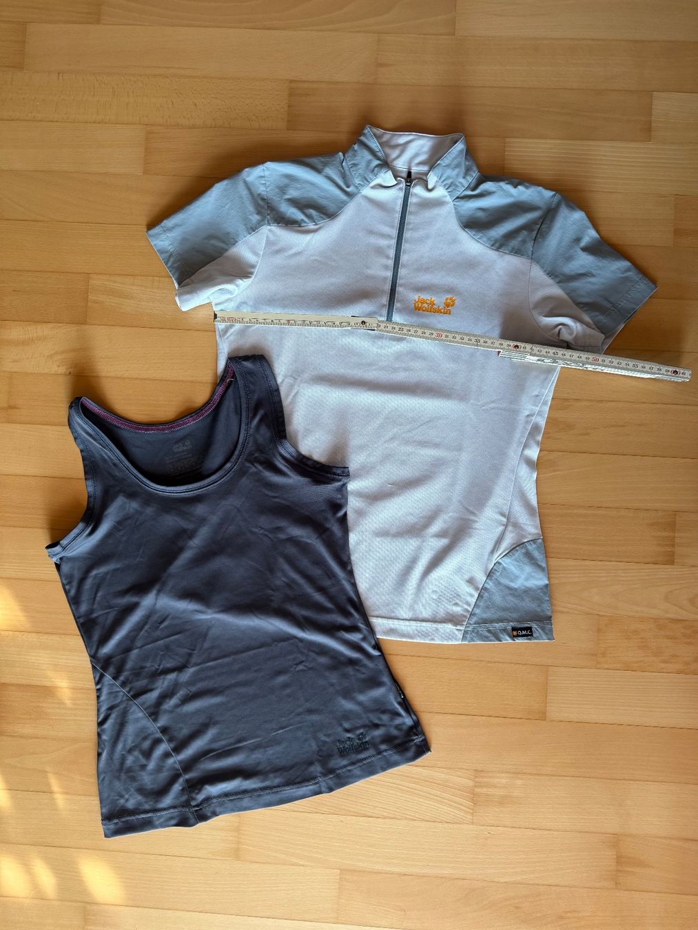 Jack Wolfskin Lotti di vestiti: Jack Wolfskin Laufleibchen und Pulli Grösse M ca.38 – Usato da Wallbach venduto da logologo01