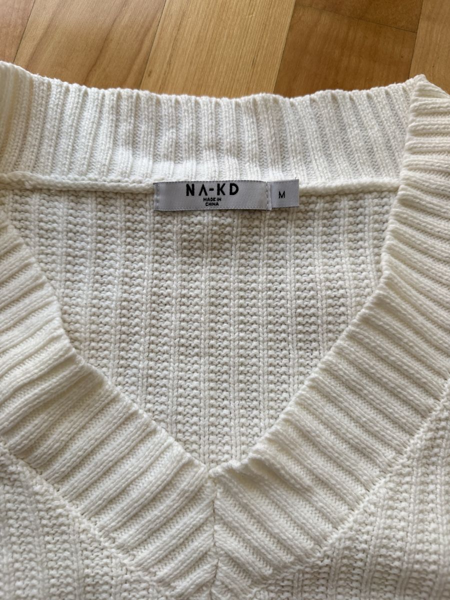 Na-kd Maglioni & Felpe: Strickpullover NA-KD weiss mit V-Ausschnitt, Gr. M – Usato da Lachen SZ venduto da ali_5xw5 1