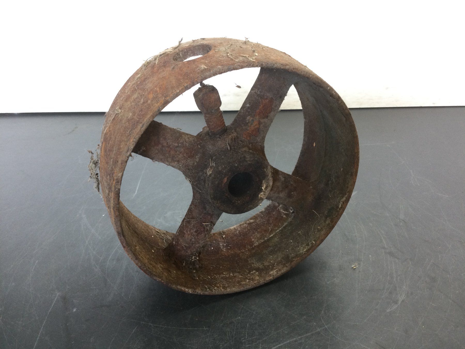 Attrezzi da lavoro: Gebrauchte kleine Transmission Antriebs Bulle mit Speichen – Usato da Wangen SZ venduto da kuriosum12