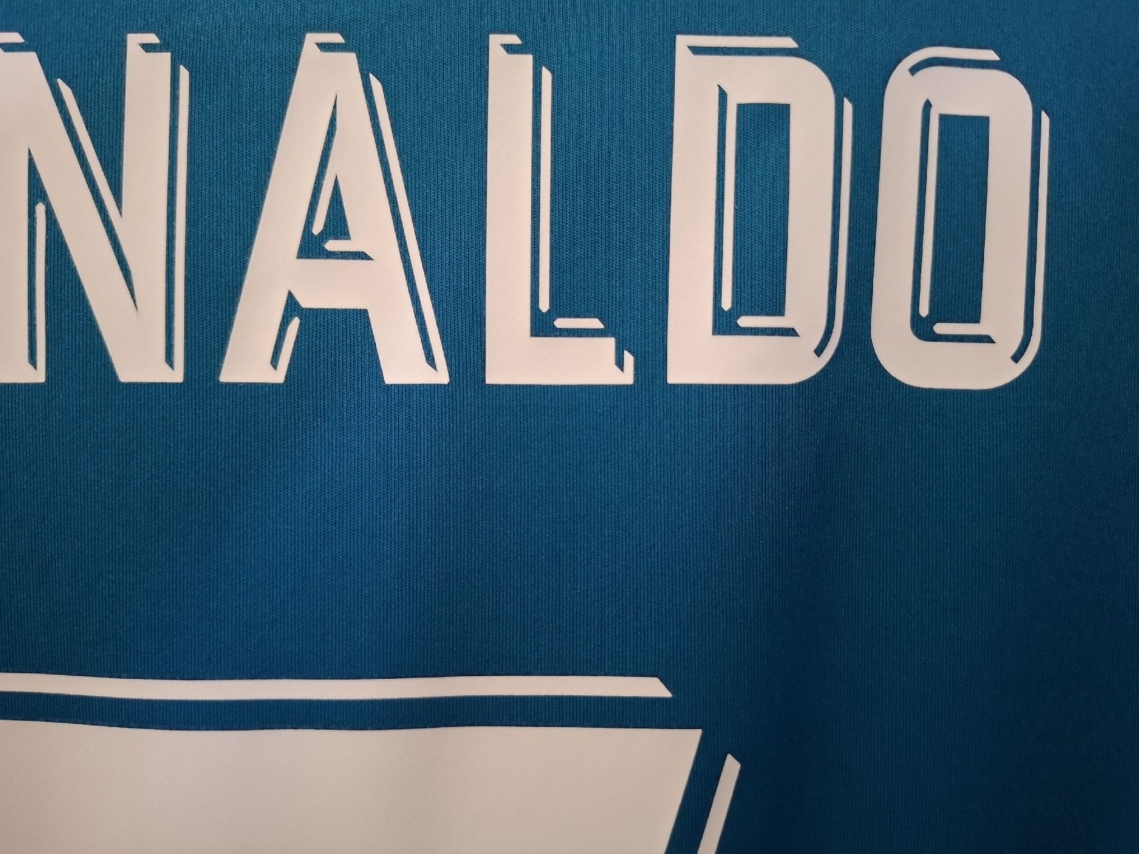 Real Madrid Leibchen & Hosen: RONALDO #7 Original Real Madrid 2017-18 Third Trikot – Gebraucht aus St-Léonard von SwissDealsJersey 5