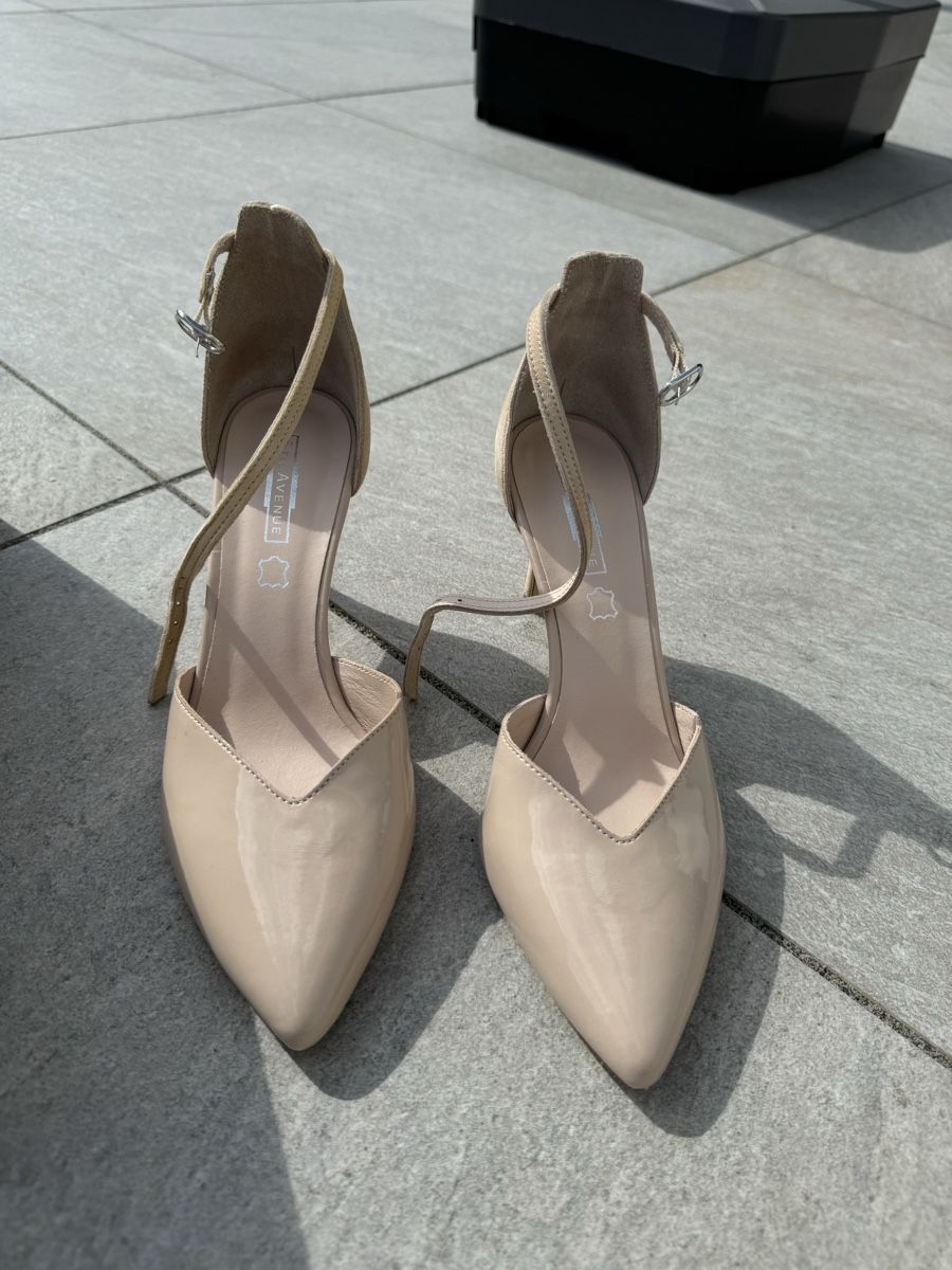 Chaussures femmes: Escarpins beiges taille 37 – D'occasion à Gland par cam_5z9v