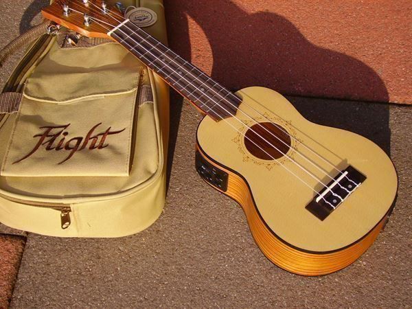 Strumenti musicali: Sopran-Ukulele FLIGHT  mit Tonabnehmer – Nuovo (secondo la descrizione) da Wöschnau venduto da Musikhaus-Luethy5012