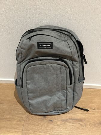 Rucksack Dakine grau ca. 50 cm Höhe guter Zustand