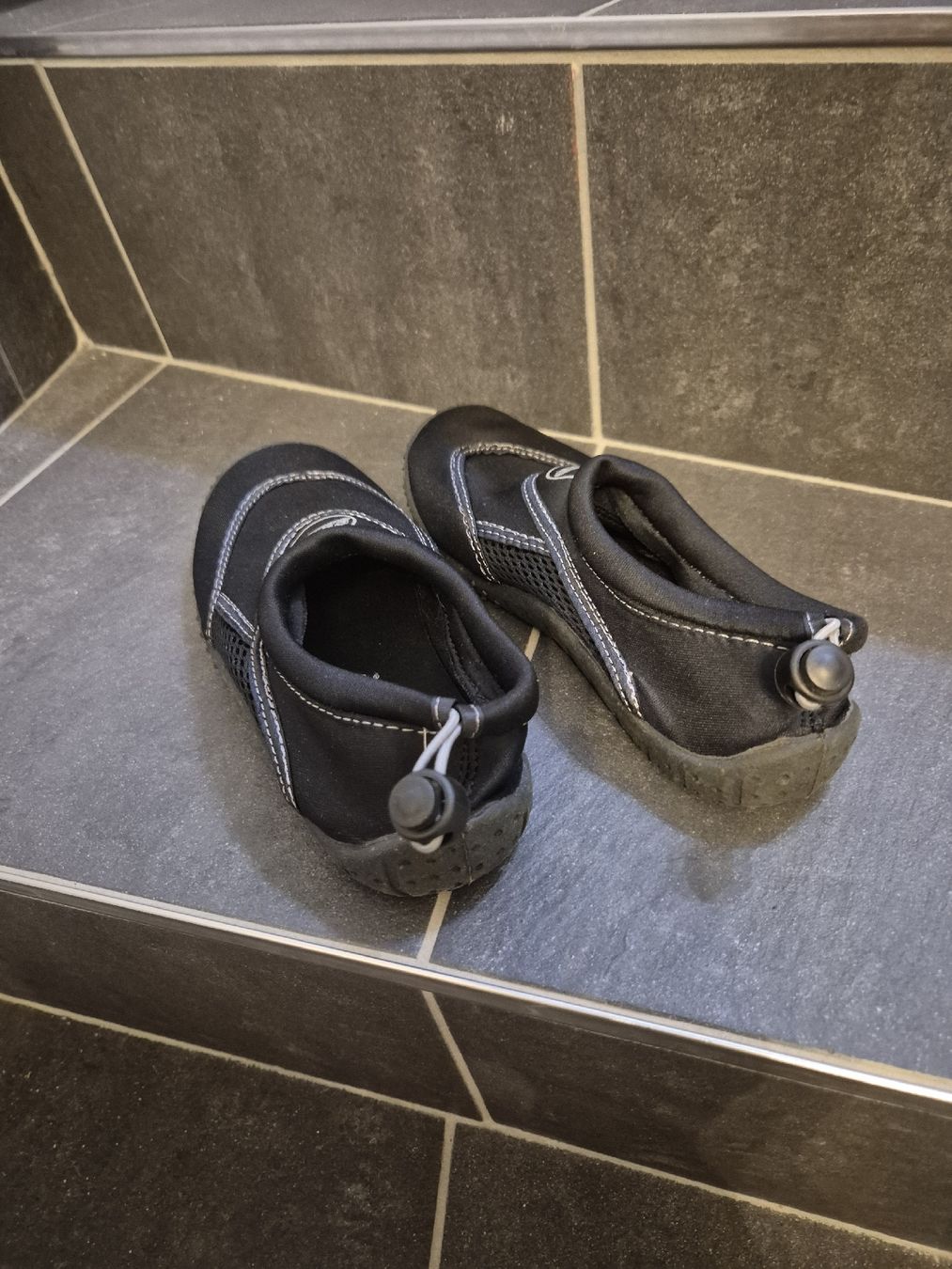 Chaussures garçon: Badeschuhe 37 – D'occasion à Würenlingen par kuh33 1