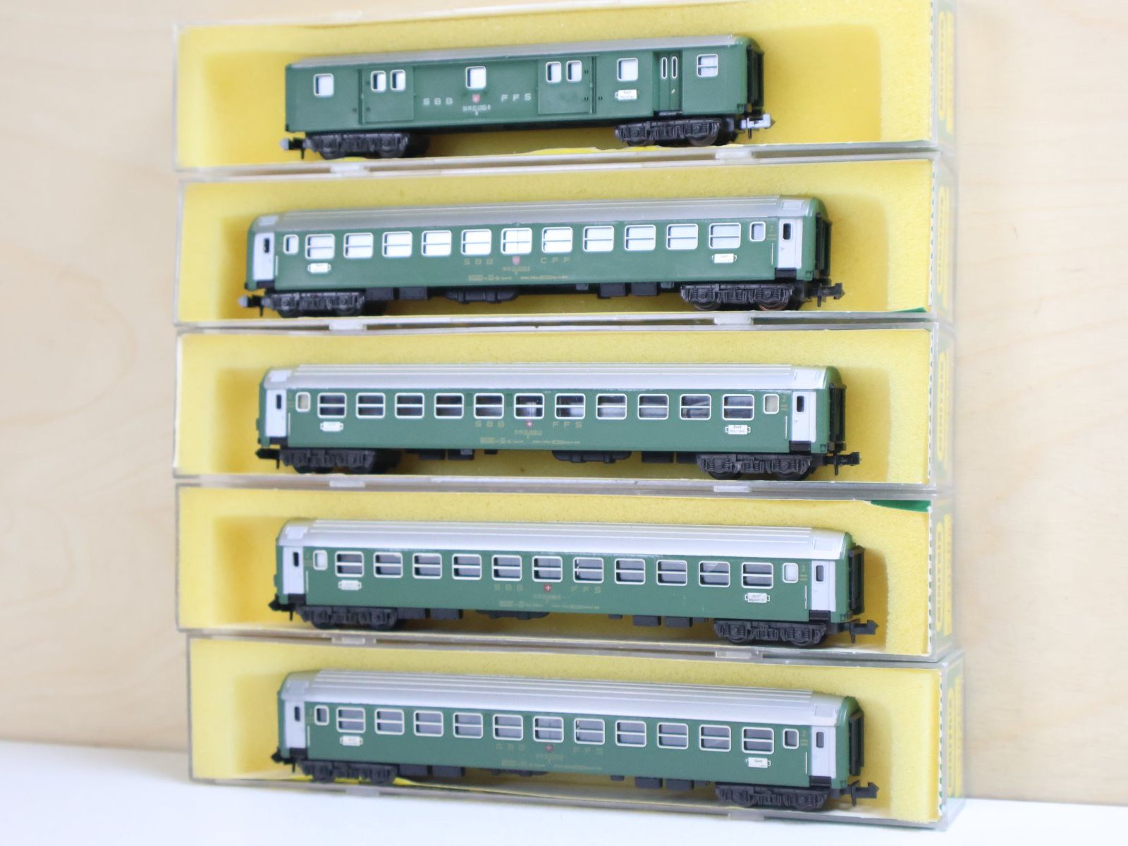 Trix Modellini di ferrovie: Minitrix 5 x SBB Reisezuwagen Set - Spur N – Usato da Winterthur venduto da Monstera