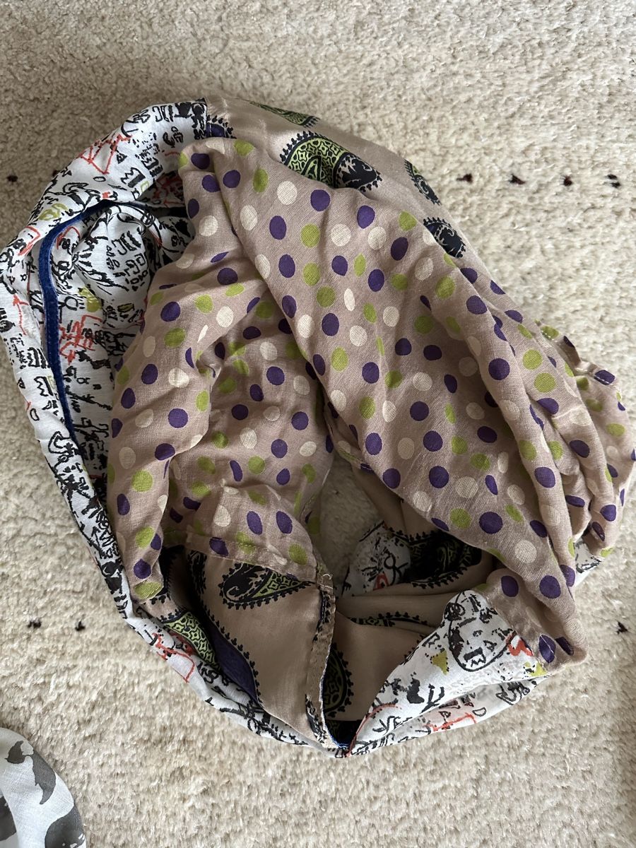 Foulard & Sciarpe: 3 schöne Schals, verschiedene Muster – Usato da Zürich venduto da Schoekin 2