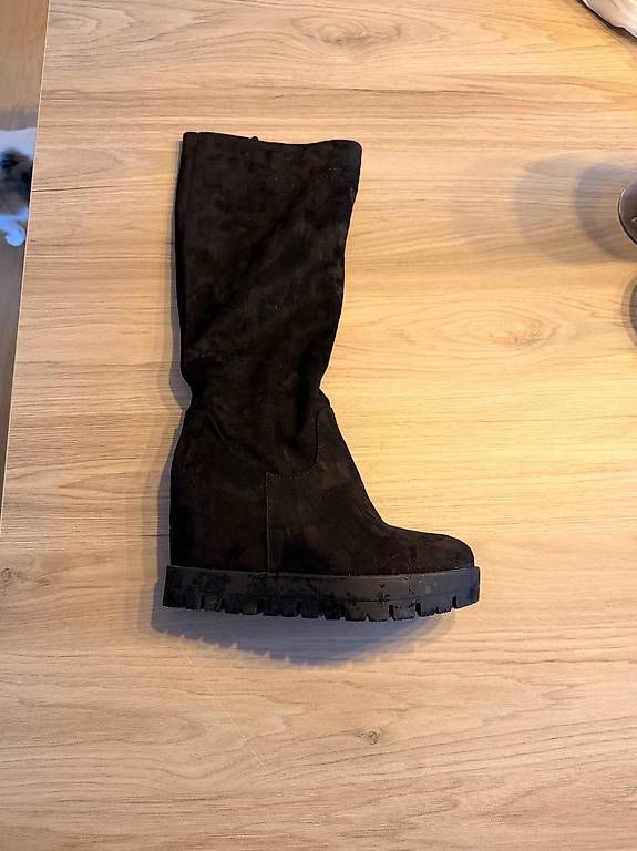Scarpe da donna: Stiefel mit Keilabsatz – Usato da Bözberg venduto da van_52qk 3