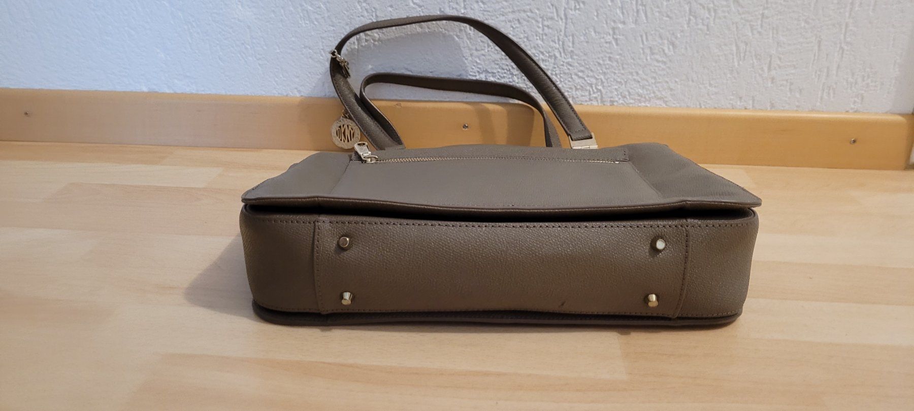 DKNY Sacs femmes: Schultertasche DKNY – D'occasion à Schwyz par Vesparider01 3