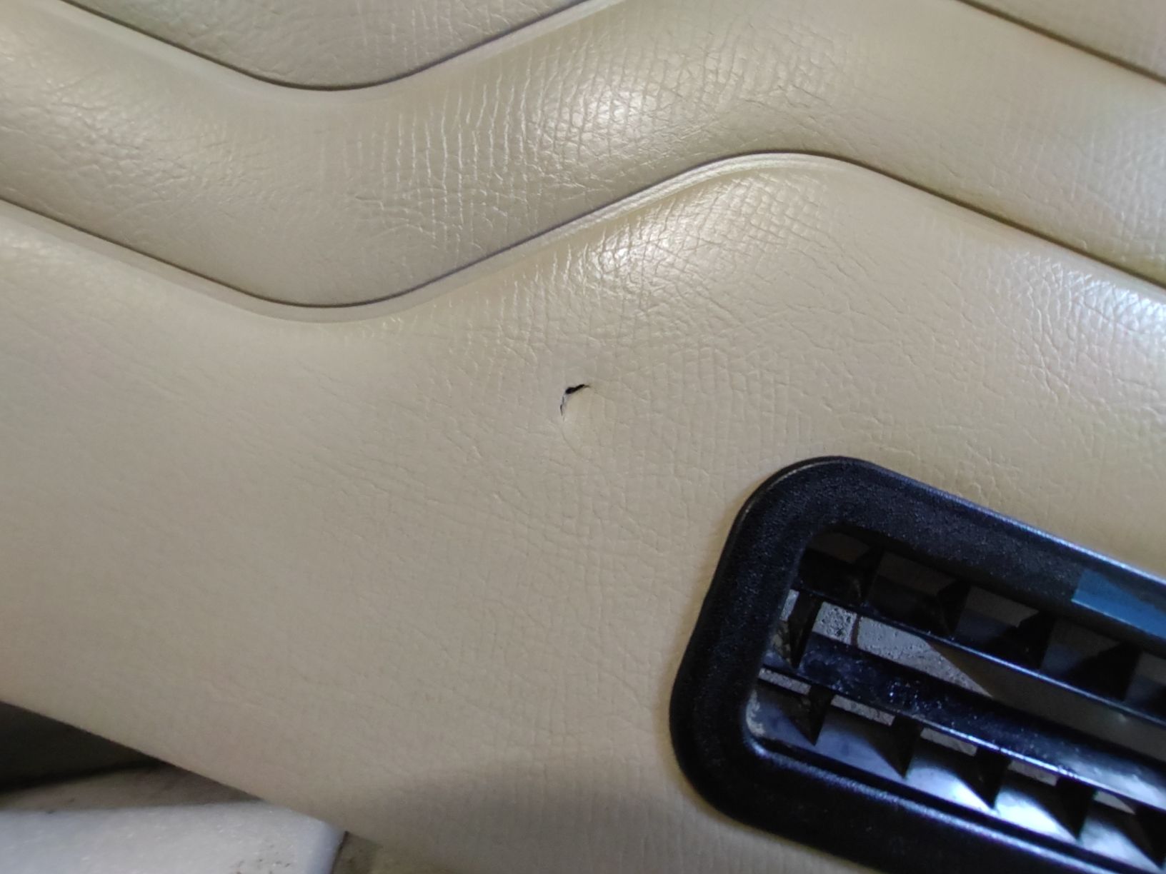 VW Tutti pezzi di ricambio auto: VW T2 Seitenpanel – Usato da Gurmels venduto da Tube1 4