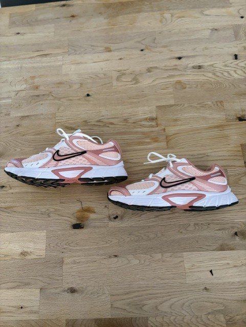 Nike Damenschuhe: Nike Sneakers W V5 RNR – Gebraucht aus Dietlikon von gormiti10