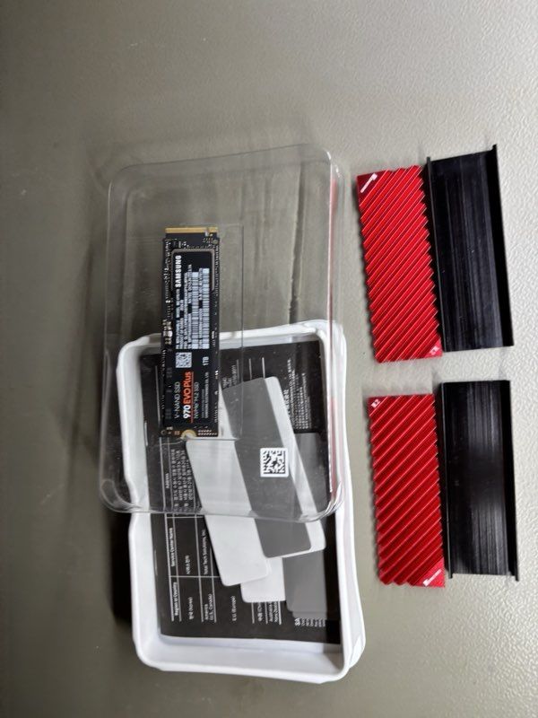Samsung Dischi rigidi: Samsung 970 EVO Plus 1TB NVMe SSD – Nuovo e nell'imballaggio originale da Studen BE venduto da Lioudmila
