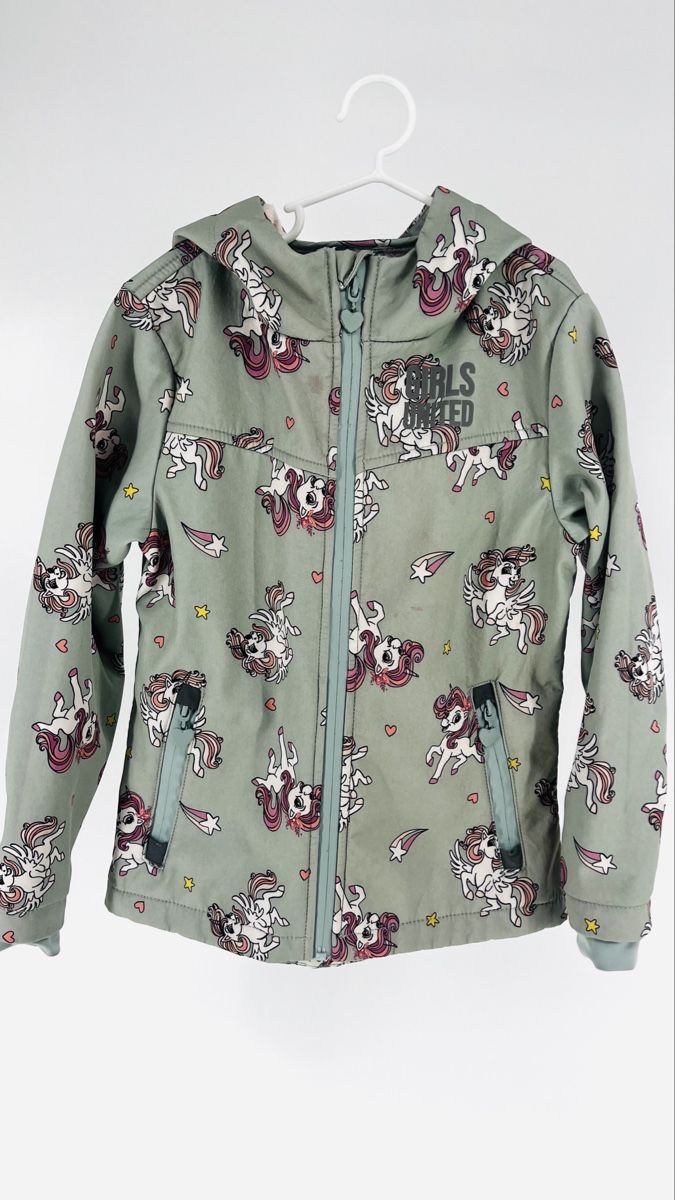 Giacche & Cappotti: Mädchen Softshelljacke mit Einhorn Muster, Grösse 128 – Nuovo (secondo la descrizione) da Jona venduto da Lili.lou