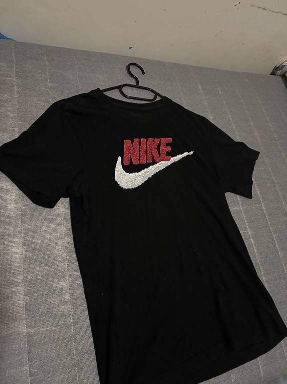 Nike T-shirt: Différents t-shirt à 5 CHF – Usato da Lausanne venduto da ahm_9l9k 3