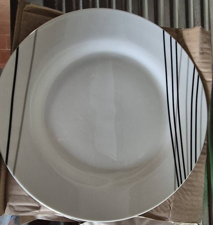 Set di piatti: 30teilig Geschirrset  – Usato da Aedermannsdorf venduto da papi68