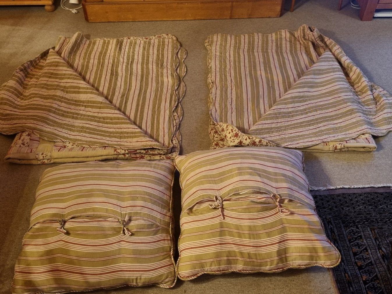 Coperte: 2x Patchwork Tagesdecken inkl. 2x Zierkissen – Usato da Oberrieden venduto da Spencer10 2