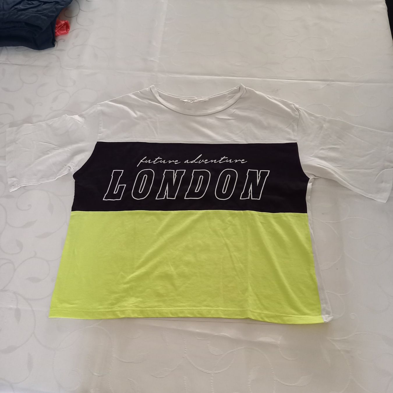 H&M Blusen, T-Shirts & Tops: kurzes T-Shirt H&M Gr. 170 – Gebraucht aus Brüttisellen von kikaninchen79 1