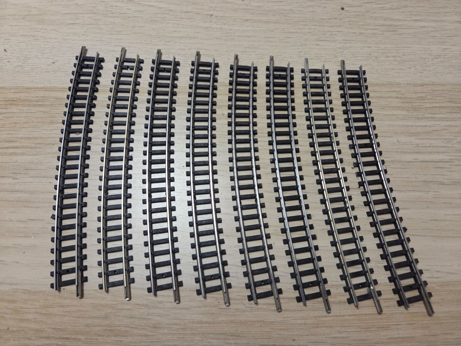Trix Modellini di ferrovie: Minitrix 8 x 4918 gebogenes gleis N – Usato da St-Aubin-Sauges venduto da Lo_Go