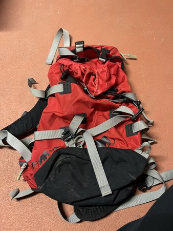 Mammut Rucksack Rot - Ideal für Wanderungen im Sommer!