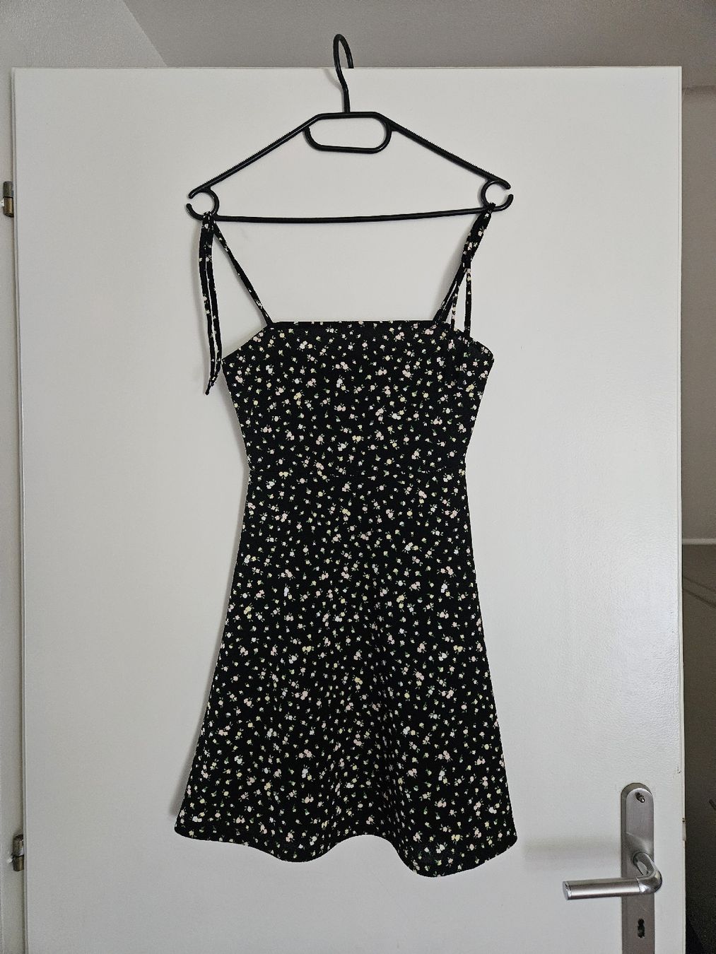 Kleider: Robe taille XS  – Gebraucht aus Vétroz von sas_yln5