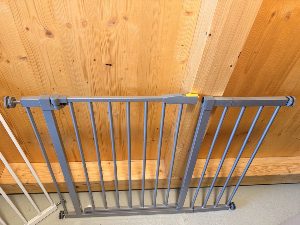 Sonstiges: Kindergitter grau/silber – Gebraucht aus Adlikon b. Regensdorf von samime01
