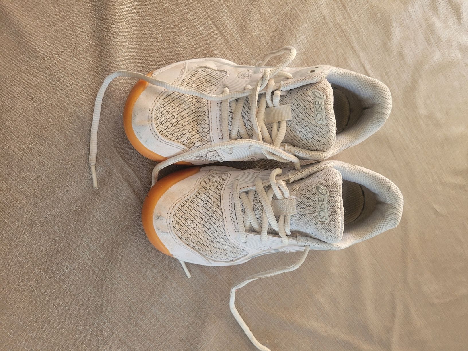 Scarpe per ragazzi: Asics Hallenschuh – Usato da Studen BE venduto da claudia.82