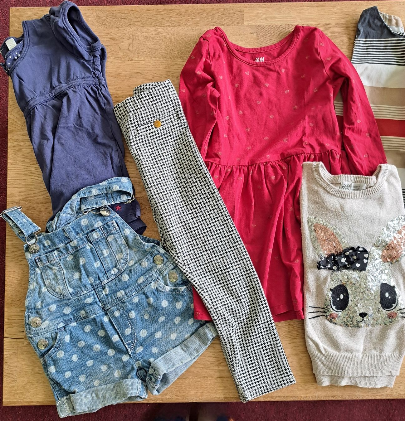 Hust & Claire Lotti & Set di vestiti: Mädchen Kleiderpaket Grösse 98/104 – Usato da Bergdietikon venduto da Staphylococcus 1