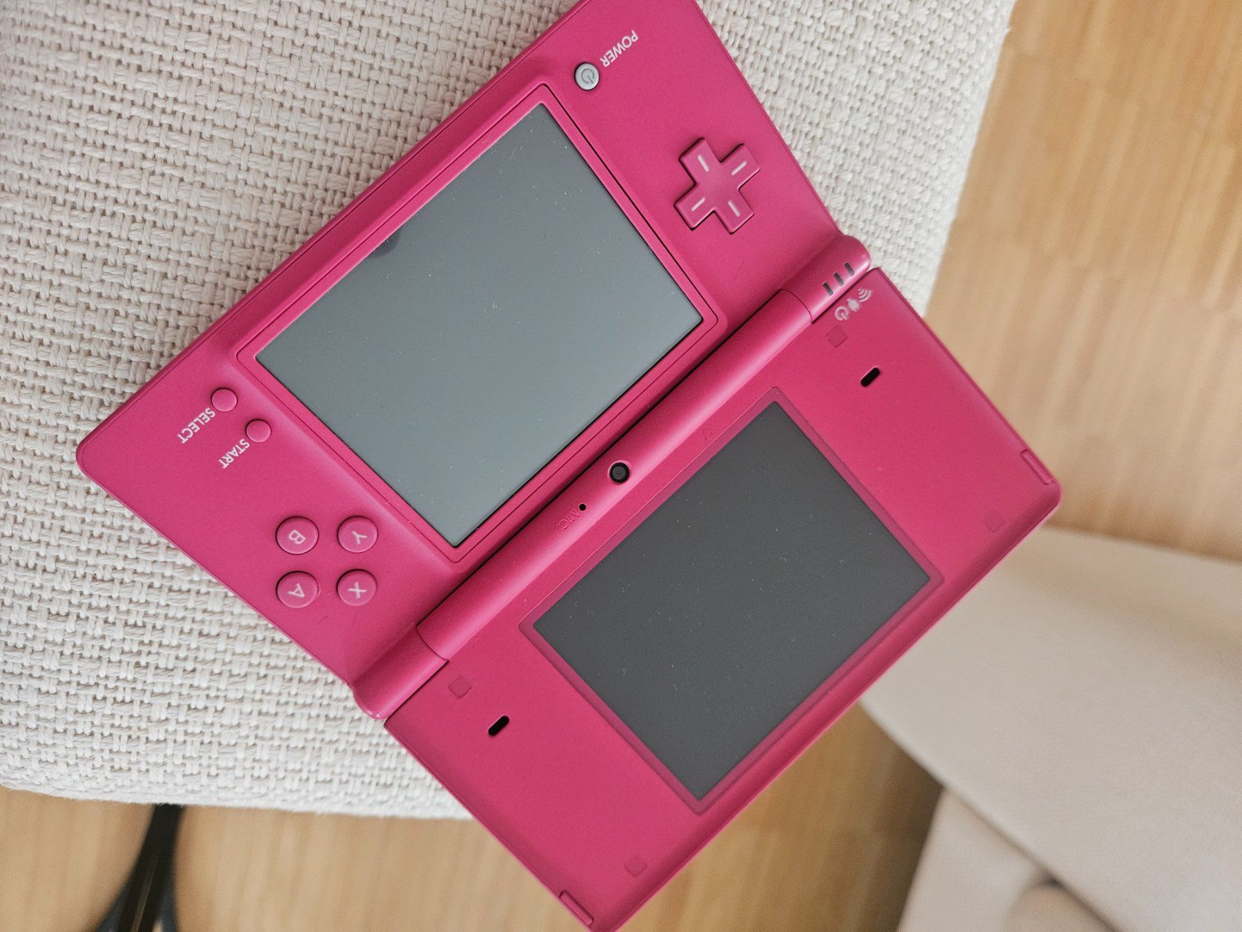 Nintendo Console: Nintendo DSi pink – Usato da Frauenfeld venduto da Jewells-Child 6