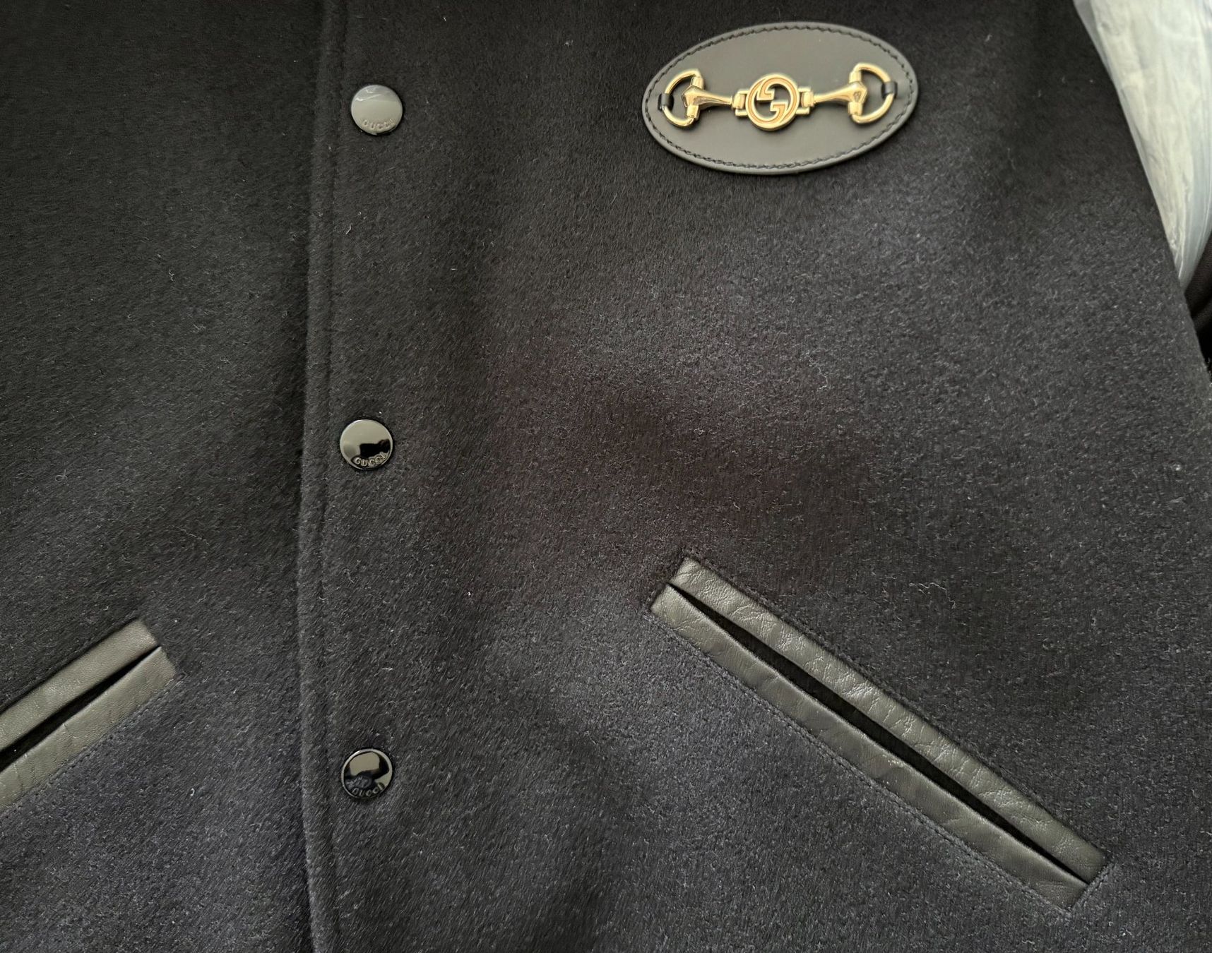 Gucci Giacche: GUCCI Interlocking GG Panelled Black Bomber Jacket IT 50 NEU – Nuovo (secondo la descrizione) da Kreuzlingen venduto da kruezbiz 7
