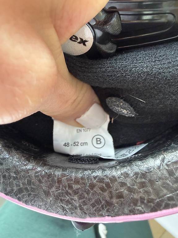 Uvex Casques: Ski Helm Grosse 48-52 – D'occasion à Aeschi SO par Oceana.Indigo 2