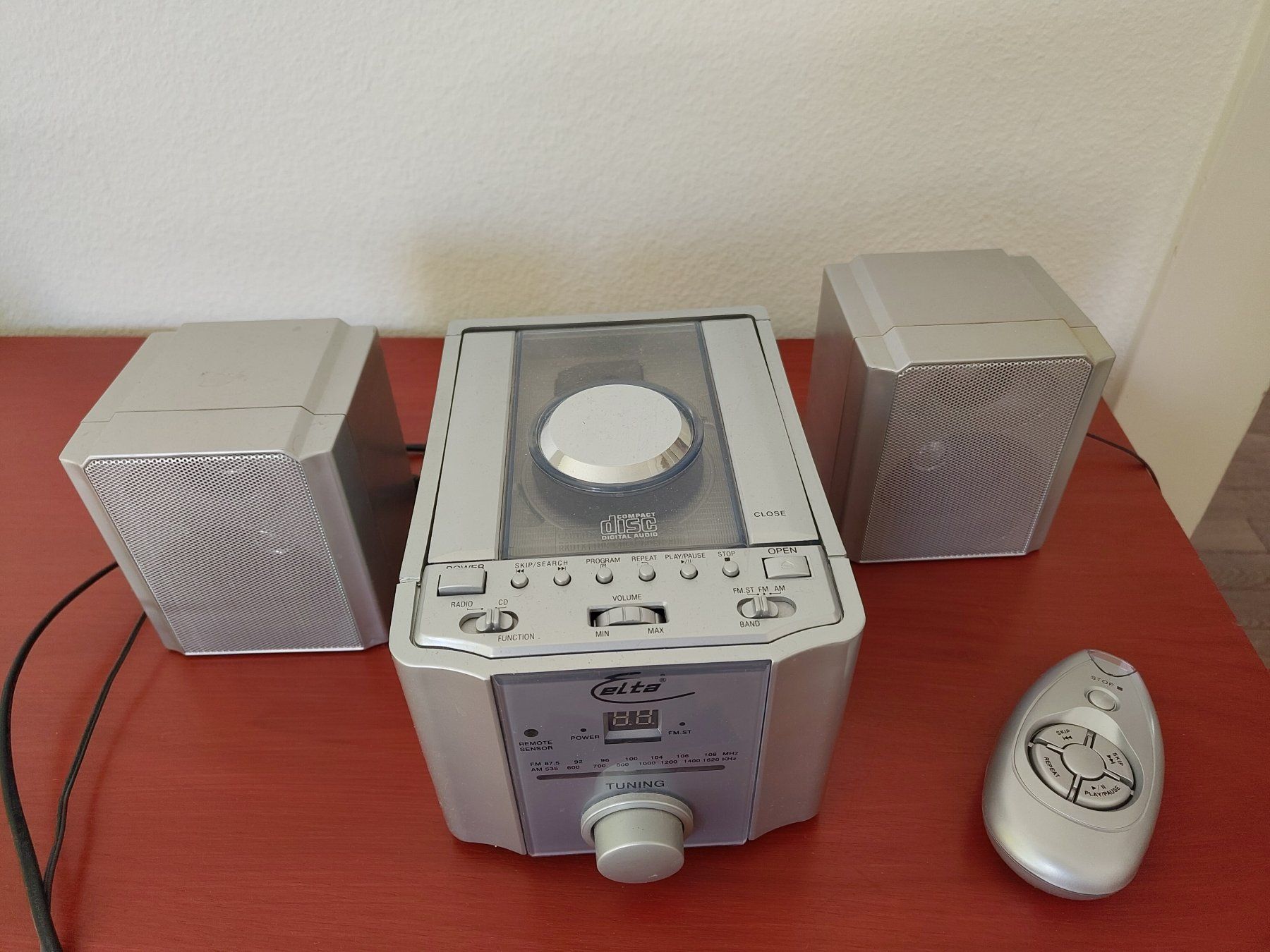 Lettore multimediale & Streamer: CD Player klein mit 2 Boxen – Usato da Zürich venduto da Smedea 1